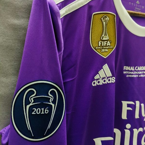 1BA82348-85B6-4766-9E66-C1A0C2E4126C.jpg REAL MADRID 2016/17 AWAY RETRO