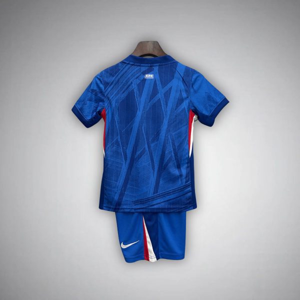 2526-chelsea-home-kids-size-kit-footballprestigecom-2025-premium-quality-342224.jpg CHELSEA JUNIOR 2025/26