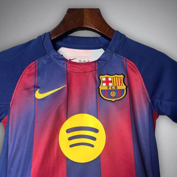 2526-fc-barcelona-home-kids-size-kit-footballprestigecom-2025-premium-quality-945659.jpg FC BARCELONA JUNIOR 2025/26