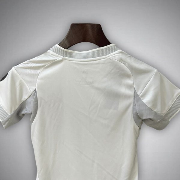 2526-real-madrid-home-kids-size-kit-footballprestigecom-2025-premium-quality-977459.jpg REAL MADRID JUNIOR 2025/26