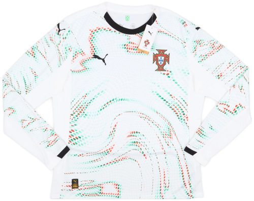 416d86266bde88ad91e1bb7debecf8128752a20fe23f733ff5a8ad5b1fc136fe.jpg PORTUGAL 2025/26 LONGSLEEVE