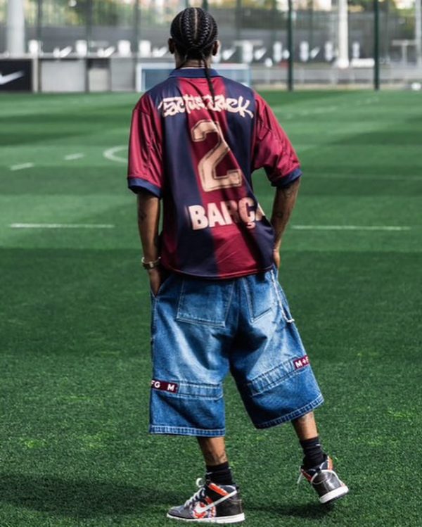 Travis_is_ready_to_get_subbed_in_-_sebastiennagy.jpg FC BARCELONA X TRAVIS SCOTT RETRO | LIMITED EDITION