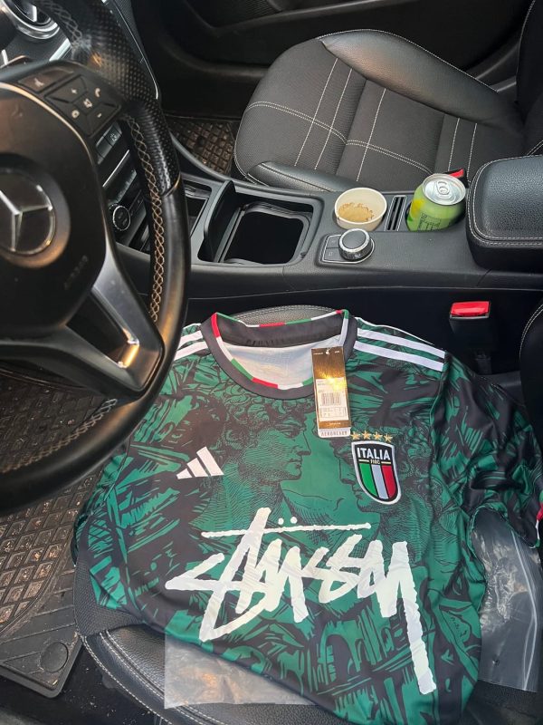 Y1TtJrfg_mid.jpg ITALIË X STUSSY | SPECIAL EDITION