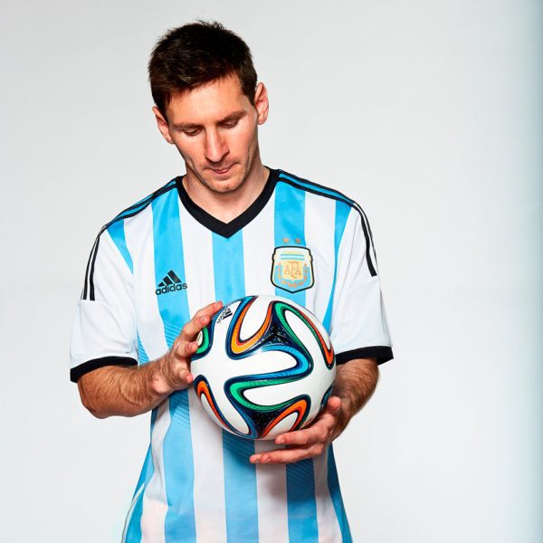 adidas-brazuca-ball-workd-cup-2014-designboom08.jpg BRAZUCA 2014 | WORLD CUP BAL