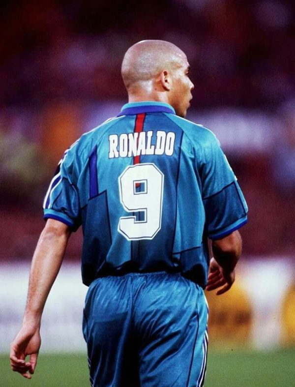bcn4_5d04aa9d-cc64-4034-9b67-3b720d0aec20.jpg FC BARCELONA 1996-97 RETRO