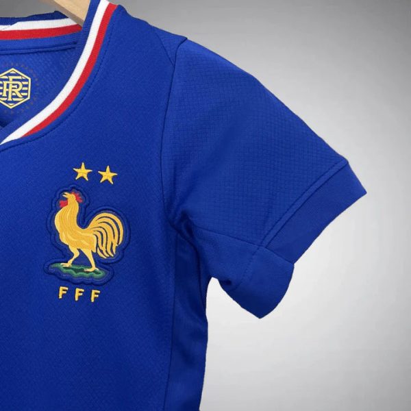 france-2024-home-kids-size-kit-2024-premium-quality-jersey-footballprestigecom-exclusive-collection-372814.jpg FRANCE JUNIOR 2024/25