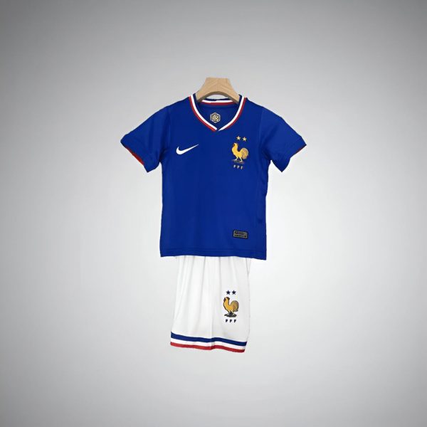 france-2024-home-kids-size-kit-2024-premium-quality-jersey-footballprestigecom-exclusive-collection-543837.jpg FRANCE JUNIOR 2024/25