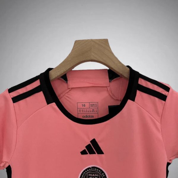 inter-miami-2425-home-kids-size-kit-2024-premium-quality-jersey-footballprestigecom-exclusive-collection-276894.jpg INTER MIAMI JUNIOR 2024/25