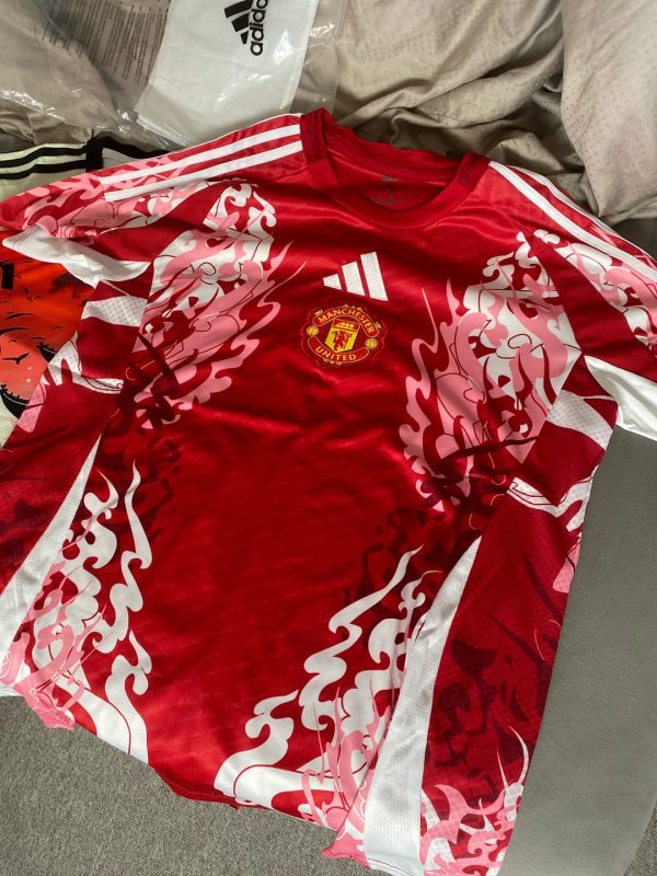 v1xN1Sjou_mid.jpg MANCHESTER UNITED '99 | SPECIAL EDITION