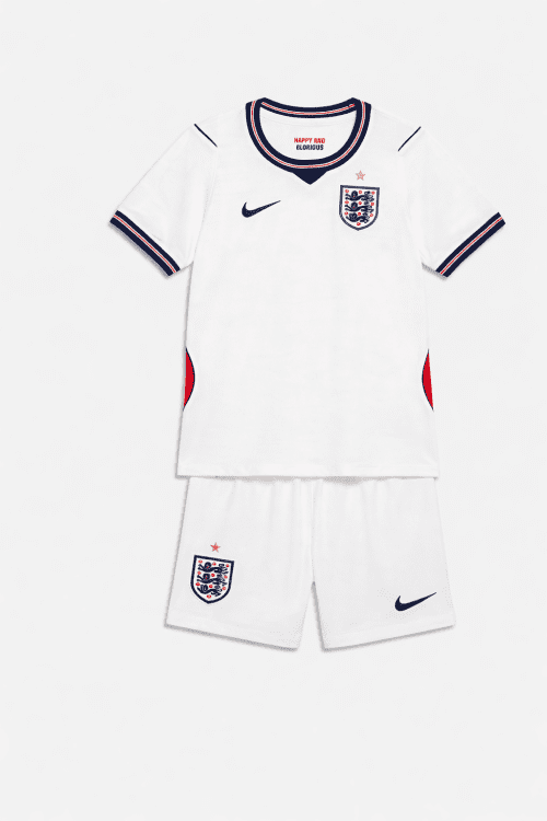 Englandfootballkitdisplay.png ENGELAND 2026/27 WK JUNIOR