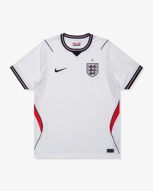 apparel_tops_nike_england-2026-stadium-home-jersey_IB5290-100.color_white-speed-red.view_1_1296x_7f87e2dc-e800-48f4-824a-8899740a849b.jpg ENGELAND 2026/27 WK