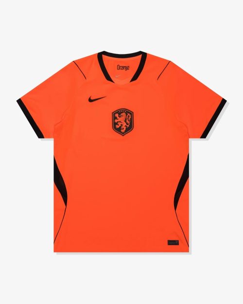 apparel_tops_nike_netherlands-2026-stadium-home-jersey_IB5334-809.color_hyper-crimson.view_1_1296x_fa1aff73-f55e-46fe-8dce-66a4aeddd134.jpg NEDERLAND 2026/27 WK